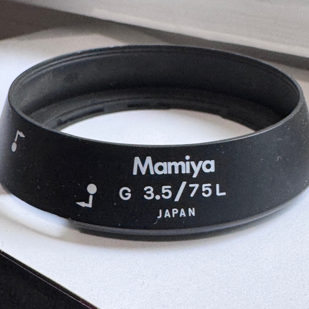 📸✨ ✨📸Mamiya G 3.5/75L Black Lens Hood – Precision Accessory for the Mamiya 6